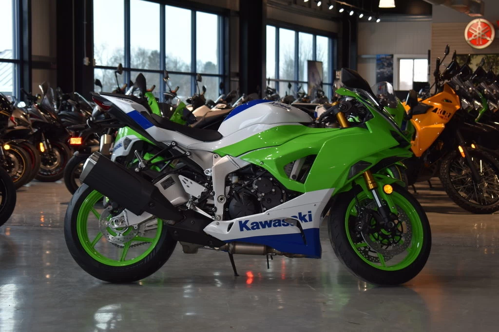 2025 Yamaha TMax 560 - 2025 Yamaha YFZ450R SE