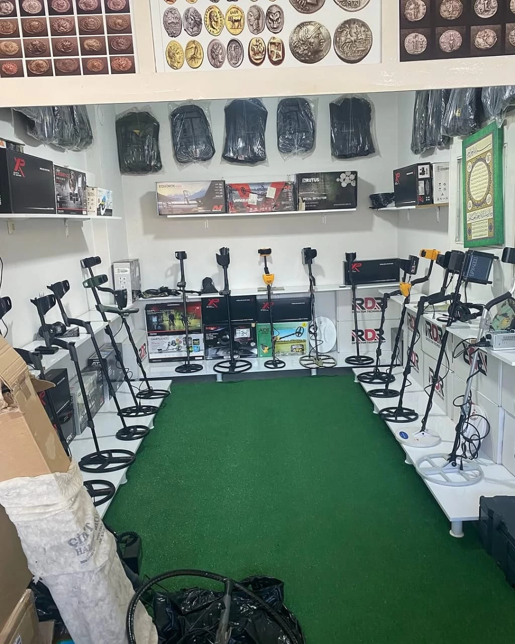 Premium Minelab Gold & Metal Detectors For Sale!